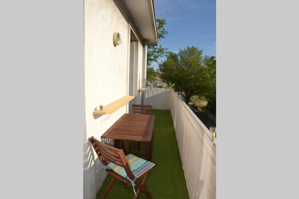 Appartement Lumineux Et Calme Avec Terrasse Avignon Exterior photo